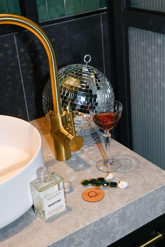Hotel Qt Newcastle Exterior foto A disco ball in a bathroom