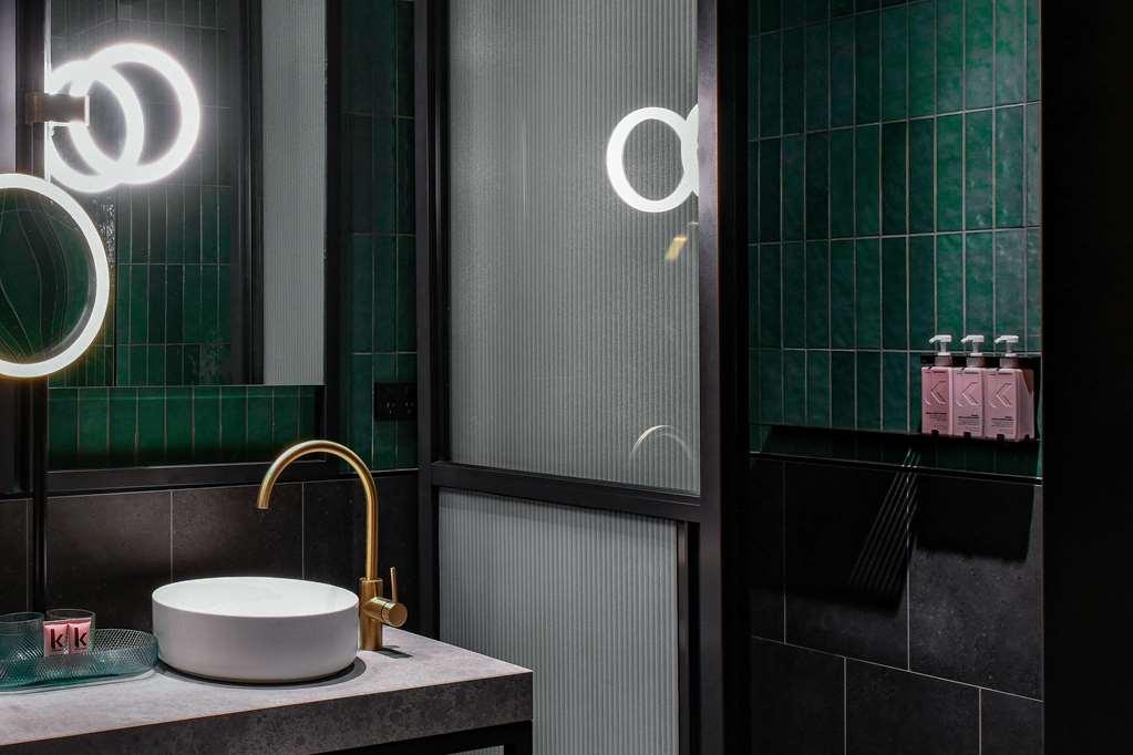 Hotel Qt Newcastle Exterior foto Bathroom